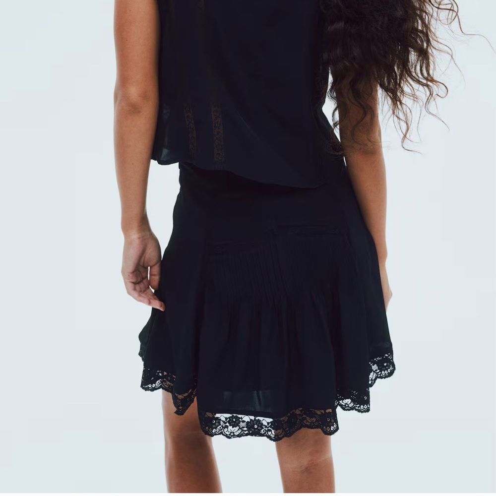 H&M Black‎ Lace-Trim Mini Skirt Sz 8 NWT - Picture 2 of 12